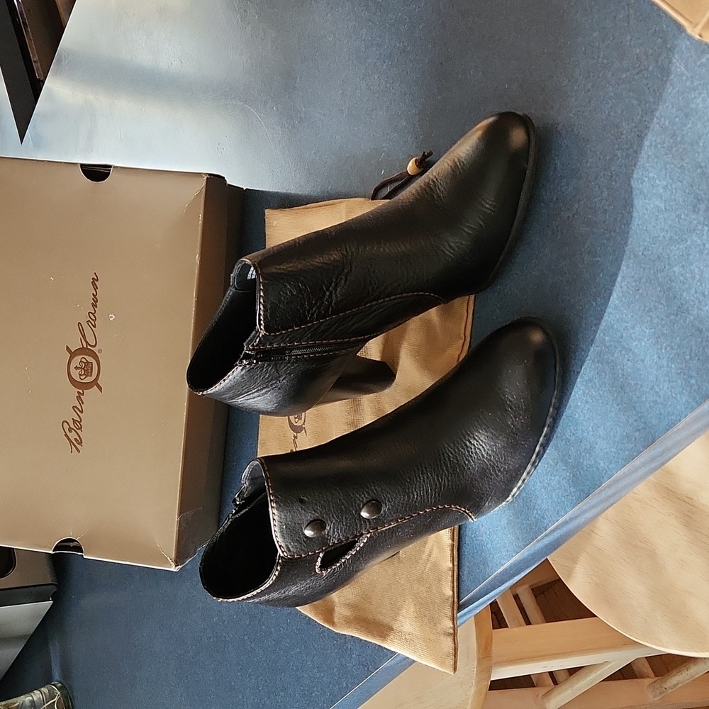 Women's Born Crown Black Leather Shoes